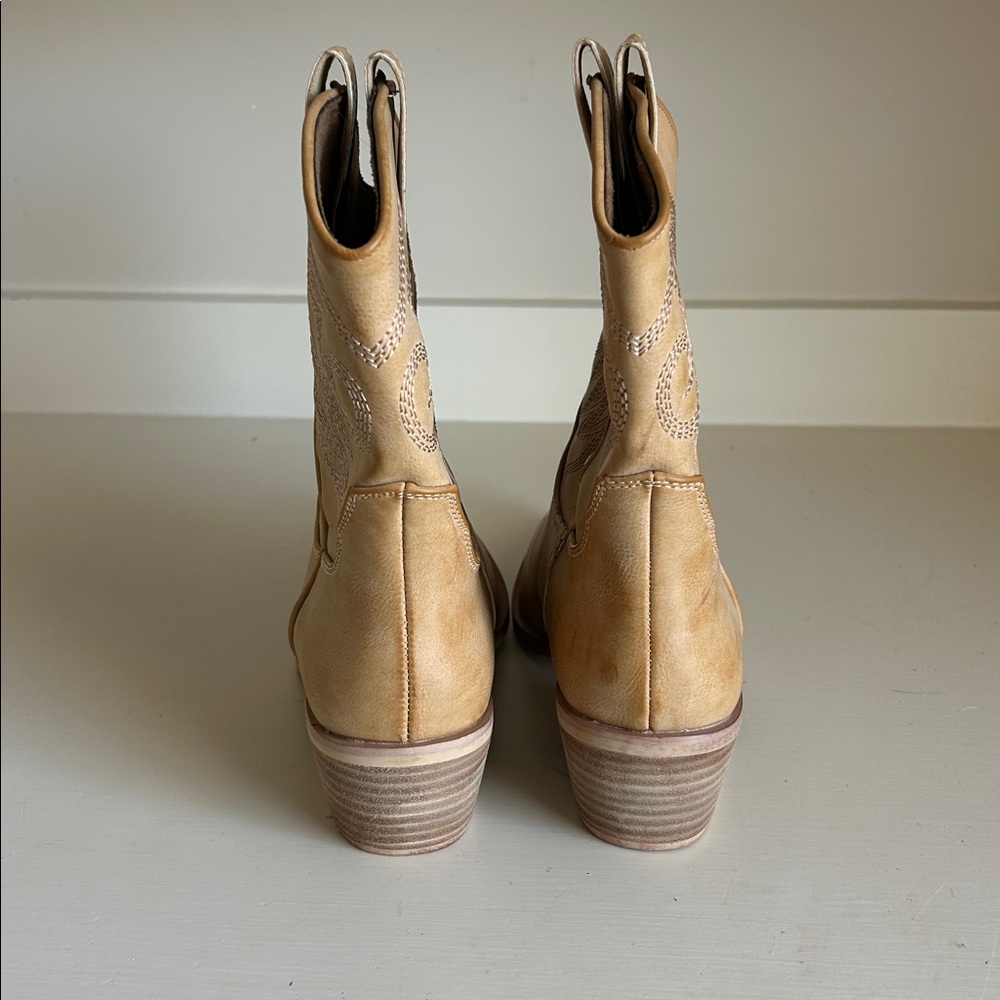Women's Tan Western Ankle Boots - Stylish Pointed Toe - Picture 2 of 8